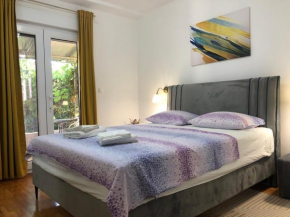 Double room, terrace, fridge, Wifi, airco, parking, kitchen use
